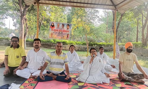 स्मृति वन में परशुराम जयंती व अक्षय तृतीया के अवसर पर किया गया योगाभ्यास